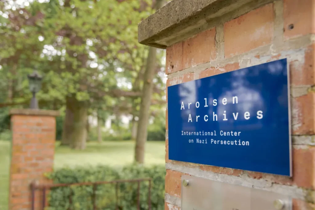 Das große Archiv der NS-Opfer – Arolsen Archives