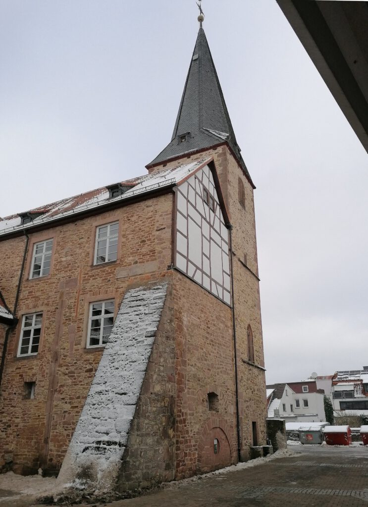 „Das Kloster im Bauernkrieg vor 500 Jahren“ Führung an die Grabung im Ostturm und zu den ausgestellten Funden im Bergwinkelmuseum