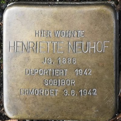 Stolperstein_Henriette_Regina_NEUHOF_in_Schlüchtern_vor_dem_Haus_Unter_den_Linden_14