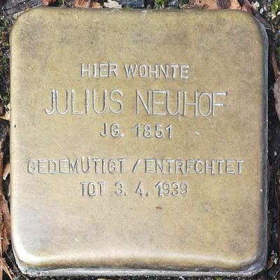 Stolperstein_Julius_NEUHOF_in_Schlüchtern_vor_dem_Haus_Unter_den_Linden_14